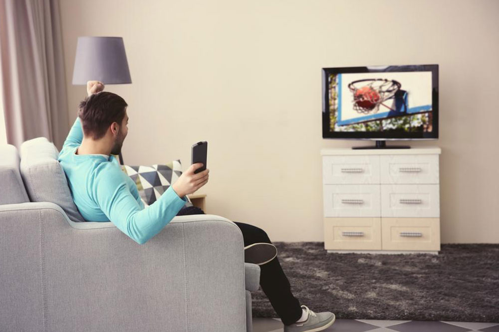 4 smart TVs with built-in DVDs for small spaces